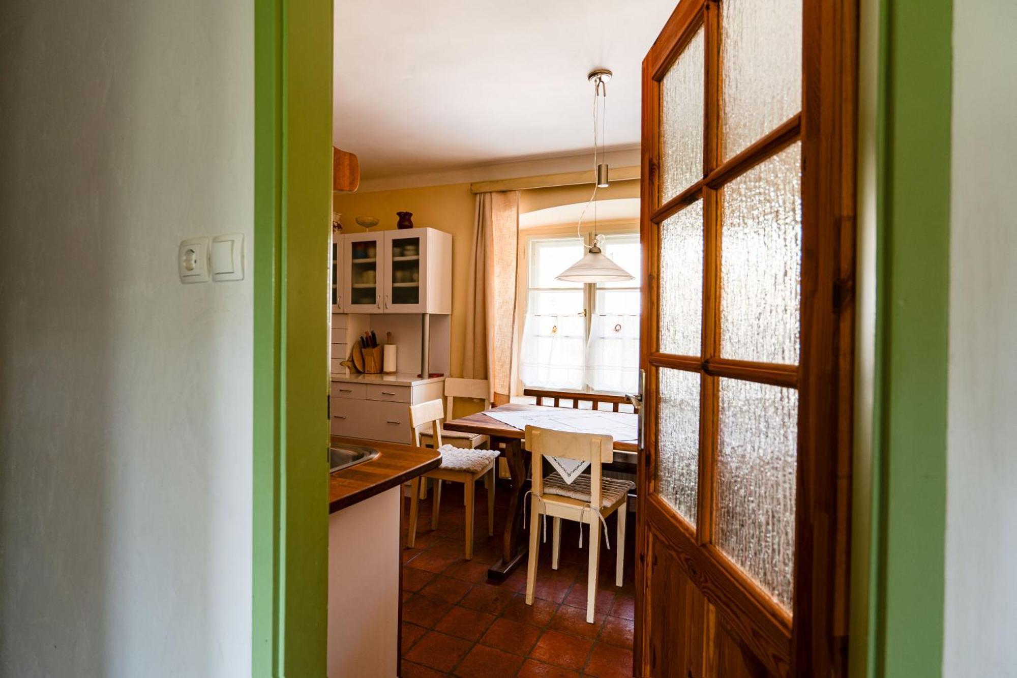 House, Garden And A Green Cat Блед Экстерьер фото